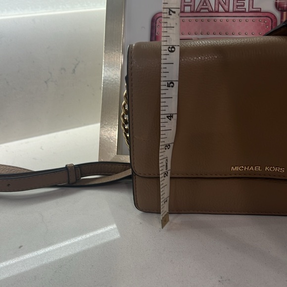 Michael Kors double gusset leather crossbody bag EUC tan color - Picture 5 of 12